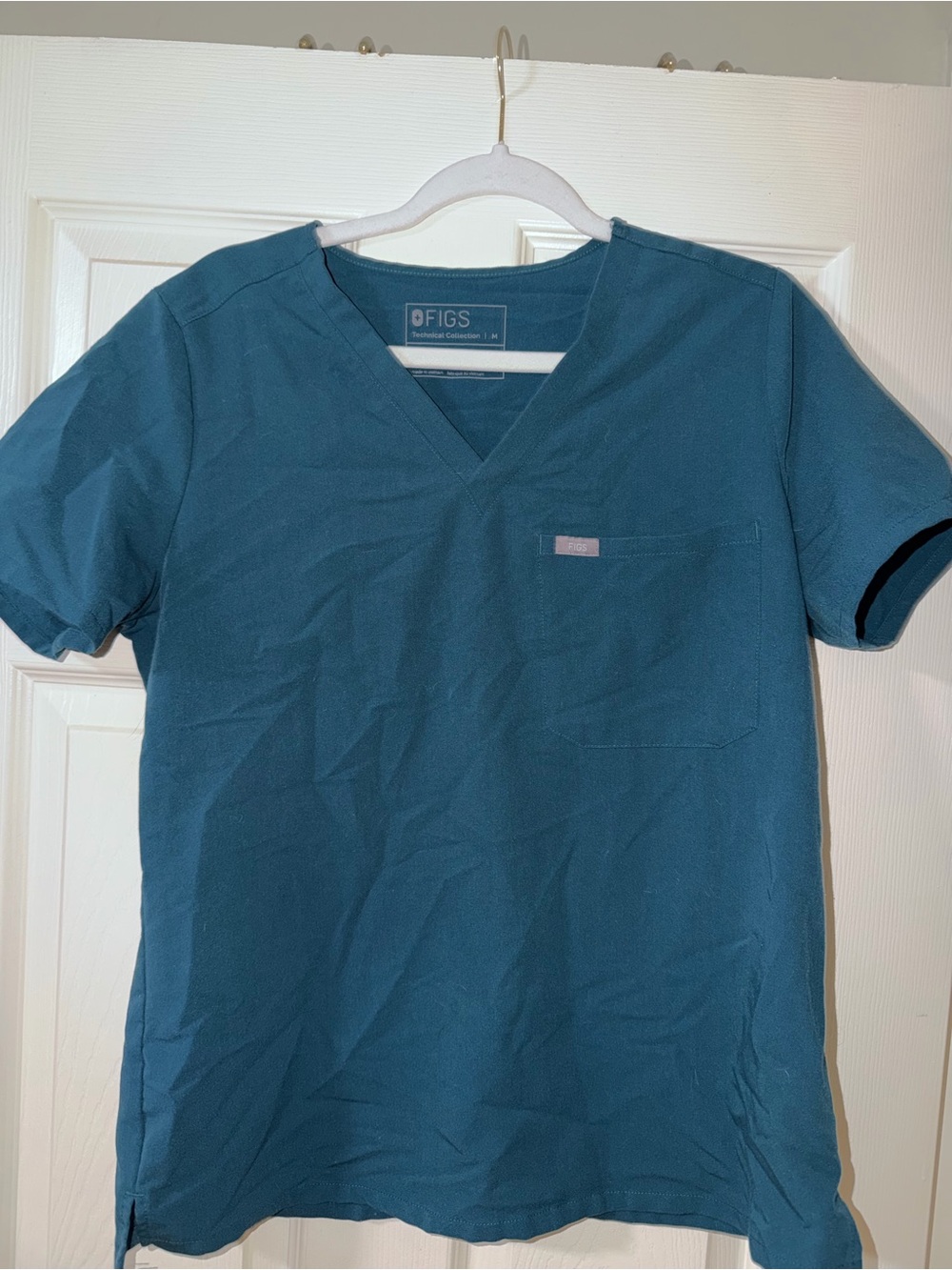 FIGS Women’s Teal V-Neck One Pocket Scrub Top